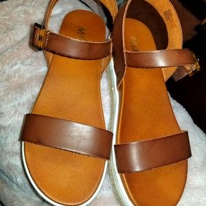 Girl's sz. 5y Platform sandals